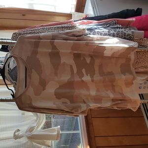 Womans American Eagle pink camp tee